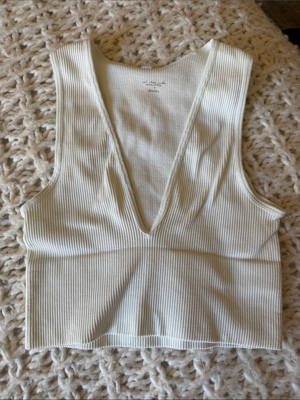 White v neck crop top